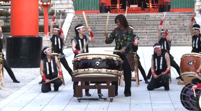 ミシェル夫人が若者に励ましの言葉を