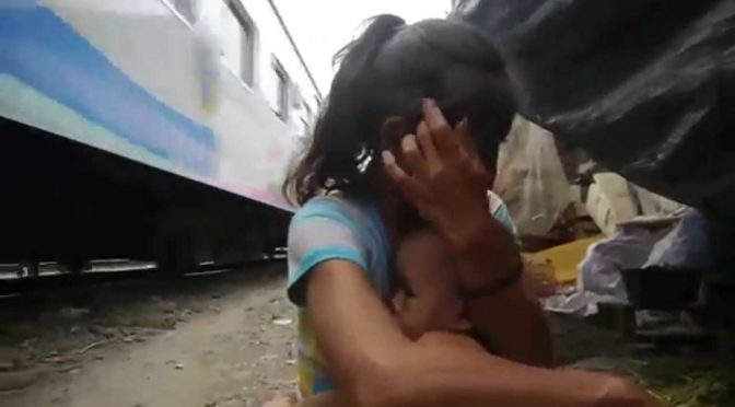 日本の車両が走っているジャカルタの鉄道で力を見た