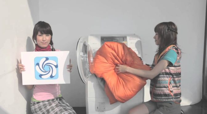 子供が、シュラフを床に敷いて布団代わり